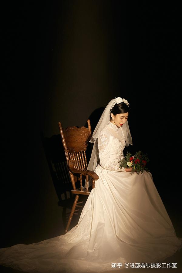 外景婚纱照动作个人_婚纱照外景姿势_婚纱外景照动作个人怎么拍